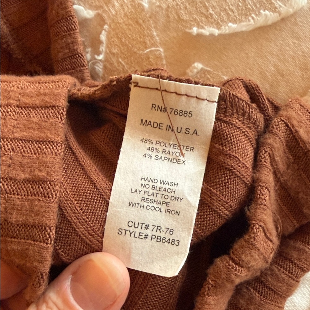 Red Haute Brown Ribbed Tank Top - Picture 4 of 4